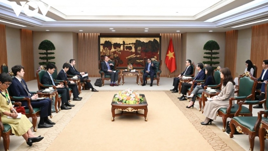 PM Chinh meets IMF, discusses economic outlook and policy